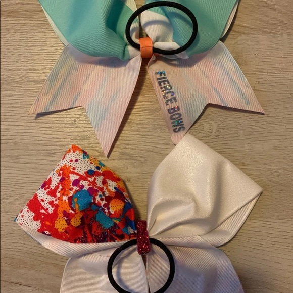 Large Bows - Picture 4 of 4